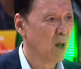 斗球直播-现役国手，把赖俊豪推向广告牌，扭伤颈部，球迷：人品球技都不行