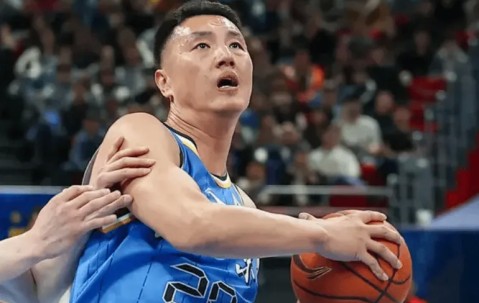 梦回巅峰！翟晓川出战26分钟，得到15分11篮板2助1抢断1盖帽