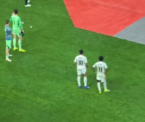 足球直播-球迷翻出西超杯赛后片段：我从未见过教练的权威如此之低