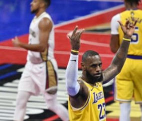 剑指冠军！38岁詹皇30+5+8刷爆纪录：给锡安上课