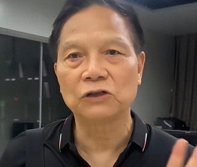 斗球体育直播-广东足球名宿，和容志行是好搭档，曾任职广东台，如今定居加拿大